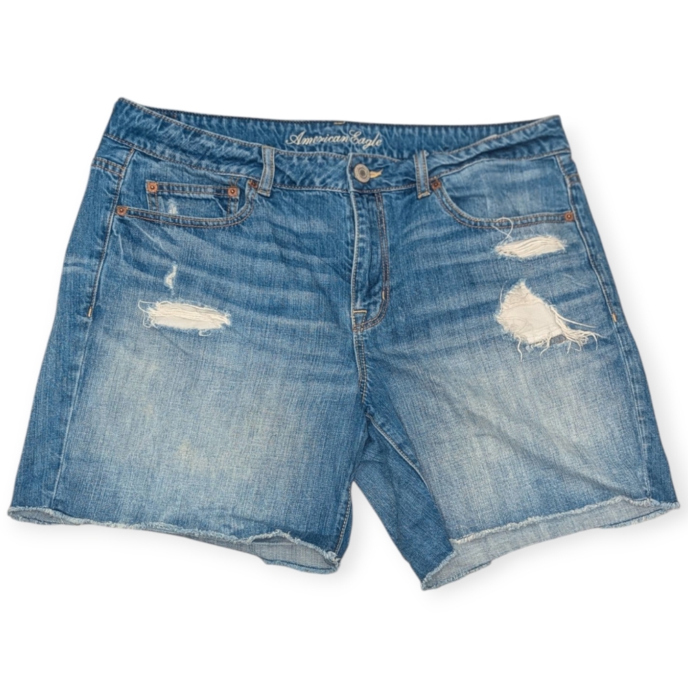 American Eagle  mid- waist distressed jean shorts Women's Size 14